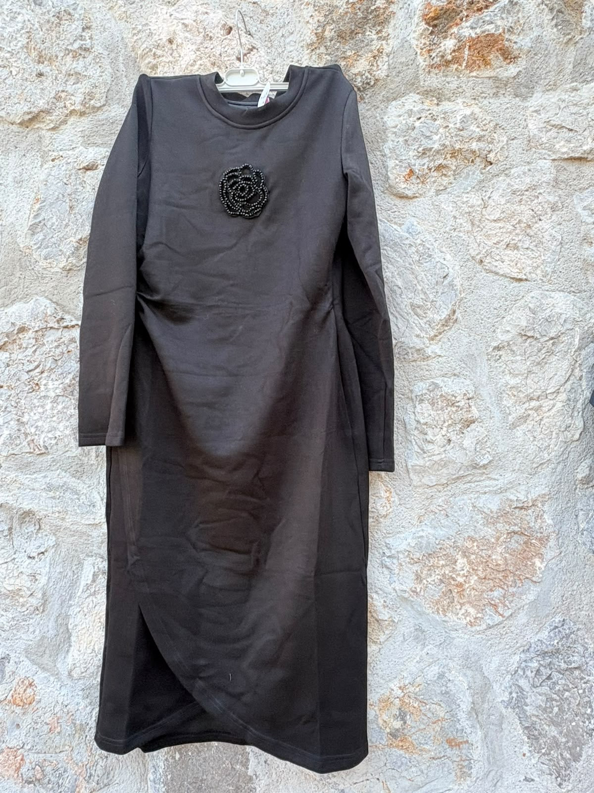 VESTIDO NEGRO CON FLOR