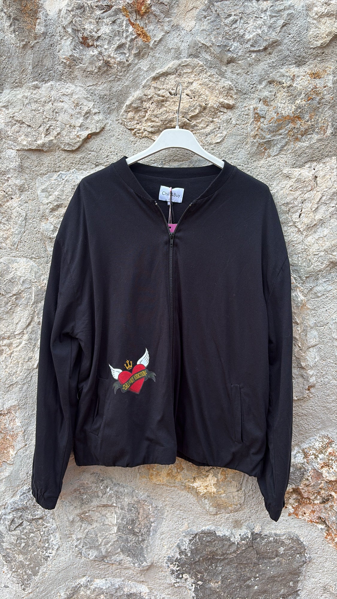 BOMBER CON ESTAMPADO CHILL BUY