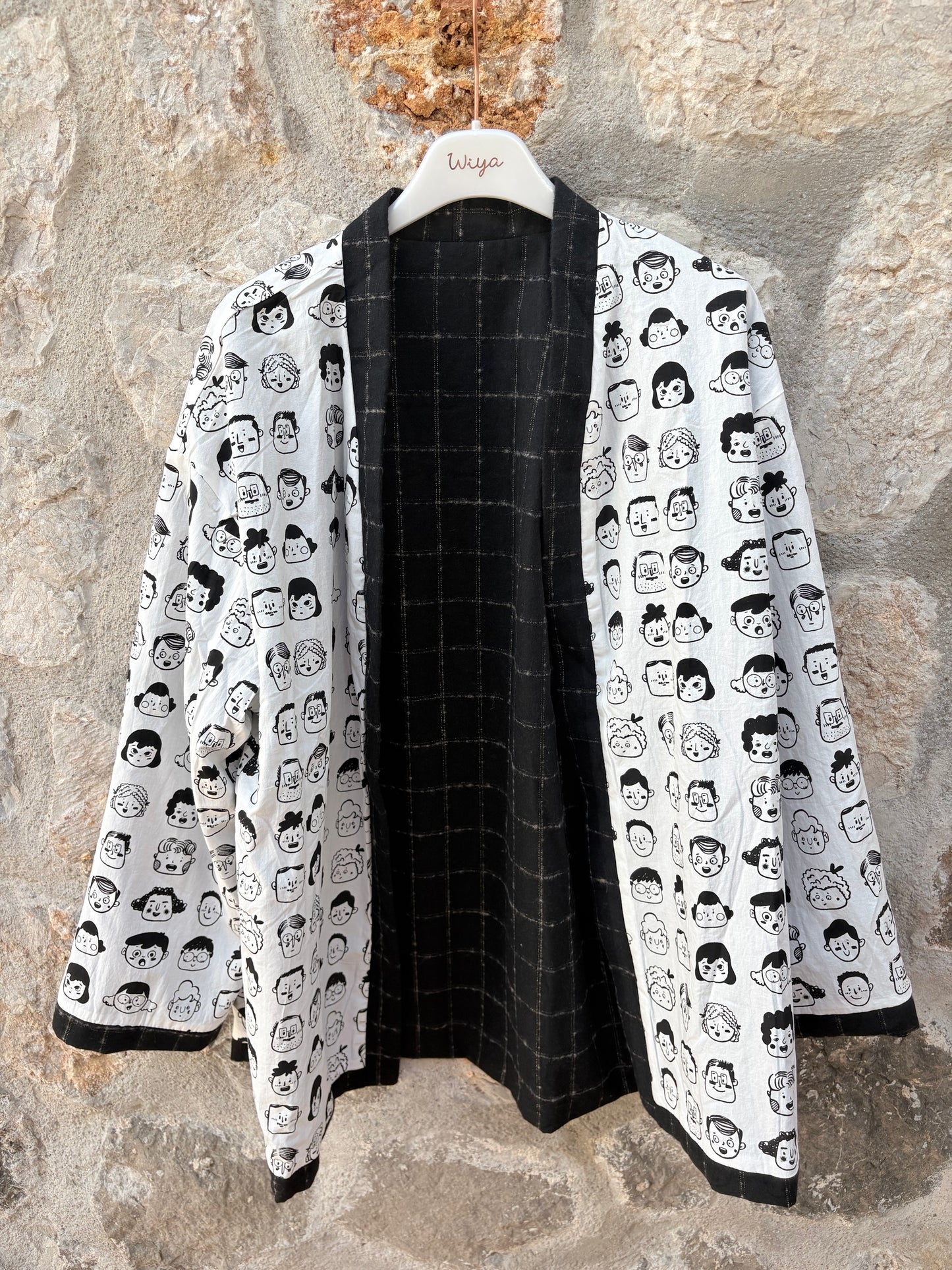 CHAQUETA REVERSIBLE CON ESTAMPADO