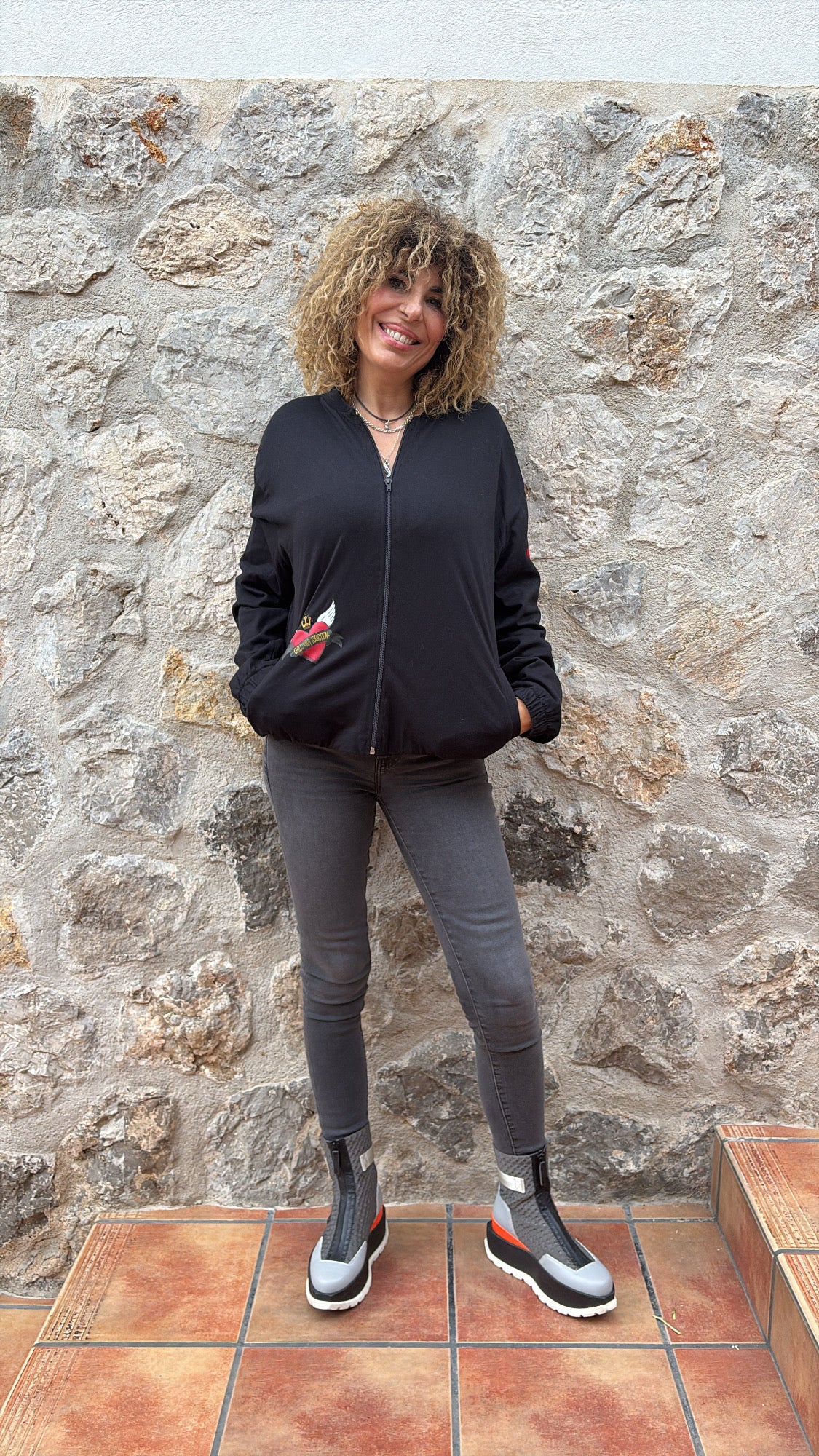 BOMBER CON ESTAMPADO CHILL BUY