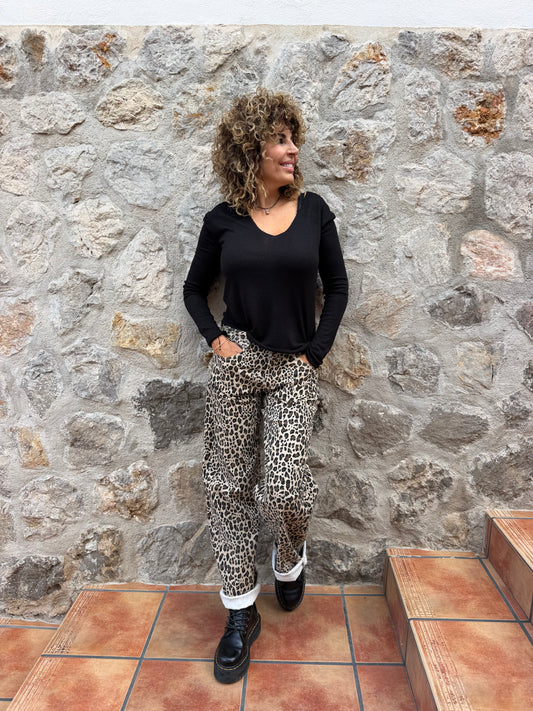PANTALÓN CON ESTAMPADO DE LEOPARDO