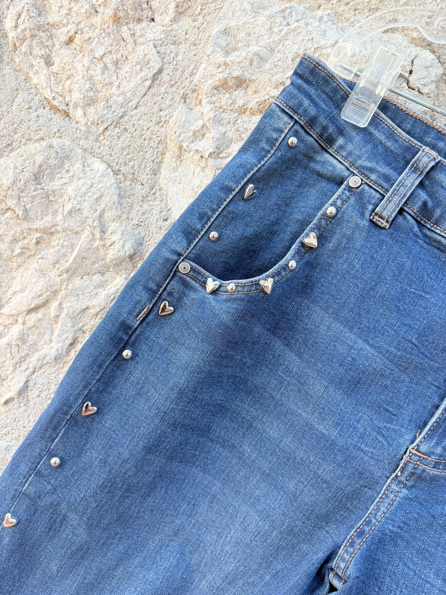 PANTALÓN AZUL CON CORAZONES