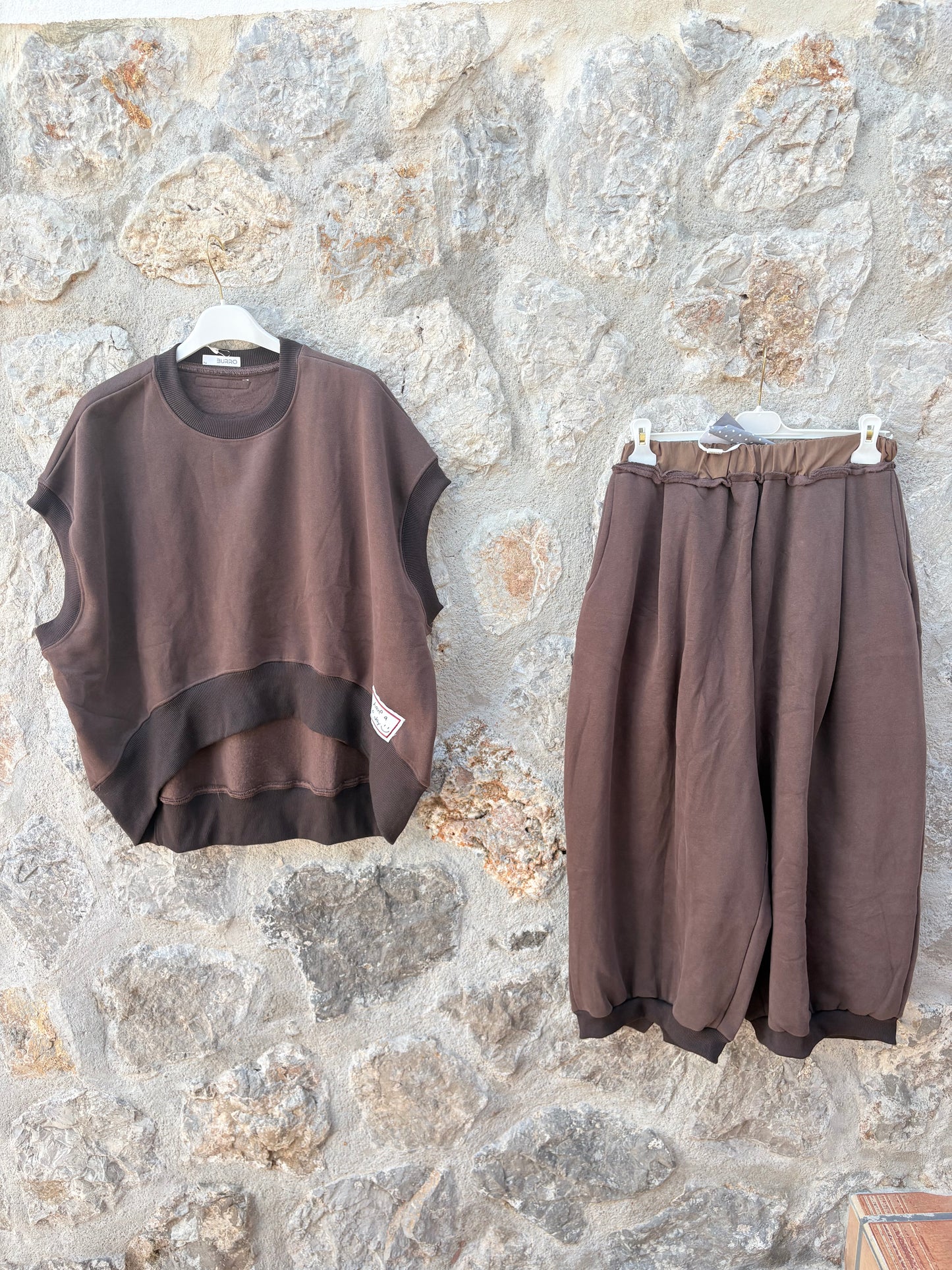 PANTALÓN CHANDAL BOMBACHO MARRÓN